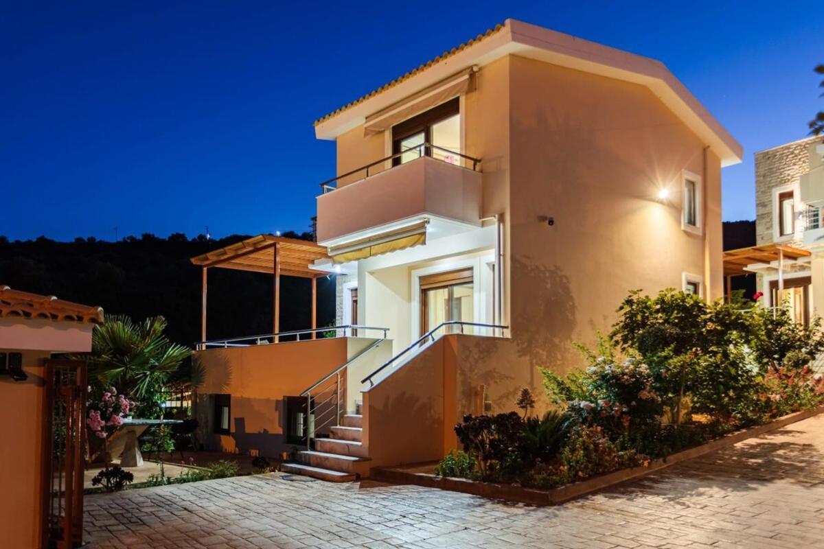 Villa Armonia - Beachfront Majestic Retreat Petalidi Exterior photo