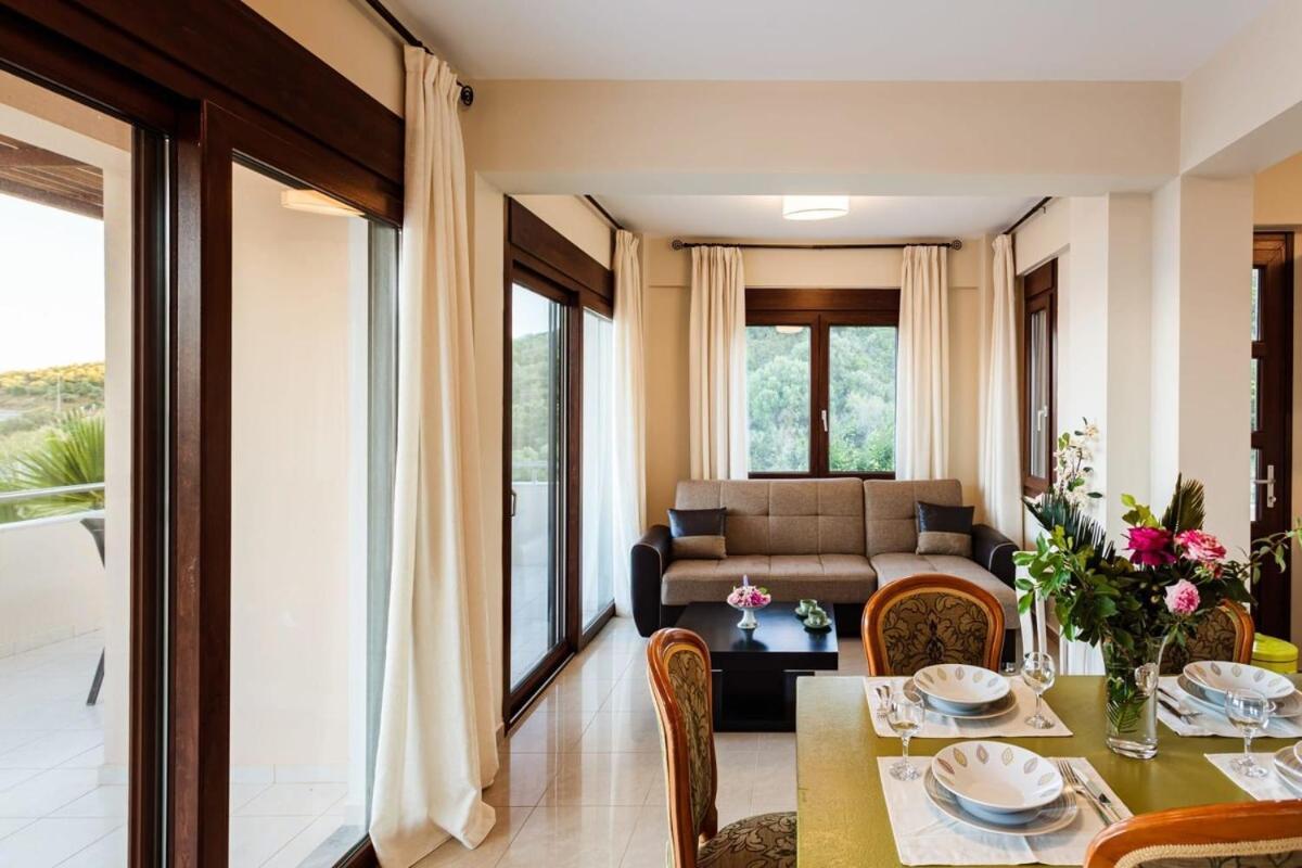 Villa Armonia - Beachfront Majestic Retreat Petalidi Exterior photo