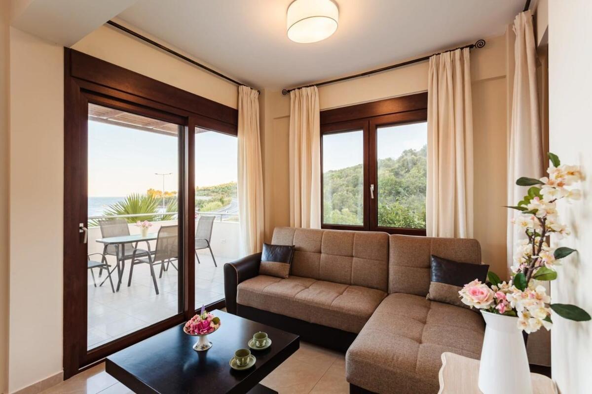 Villa Armonia - Beachfront Majestic Retreat Petalidi Exterior photo